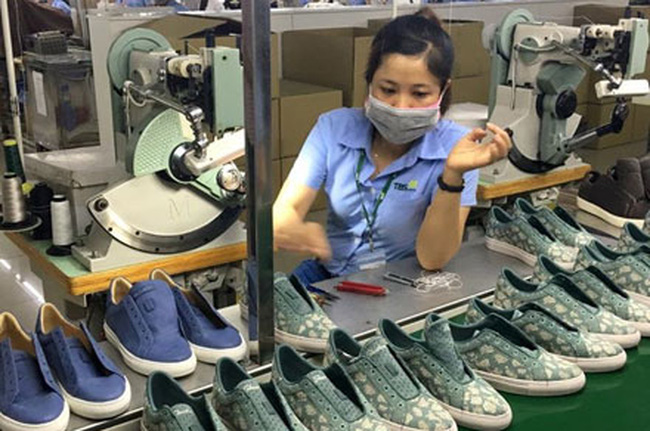 dich chuyen lao dong da giay - Xu hướng dịch chuyển doanh nghiệp da giày về miền Tây có thể gây xáo trộn lực lượng lao động?