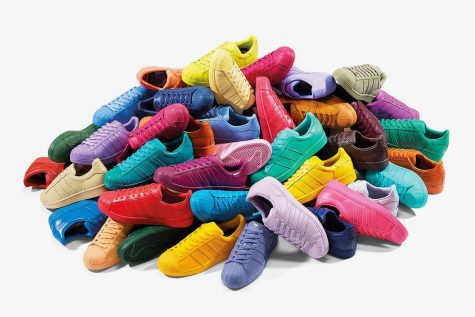 giay the thao pharrell williams adidas Originals Supercolor pack 2015 elle man 475x317 - 9 mẫu giày thể thao collab tuyệt nhất của Pharrell Williams