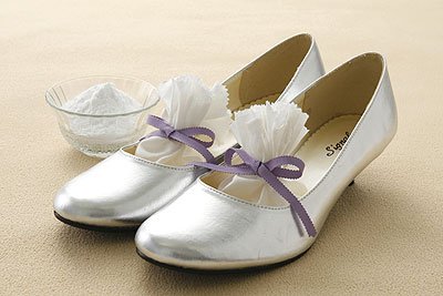 eliminate shoe odor 01 5839 1463481262 - Cách đơn giản khử mùi hôi chân khi đi giày