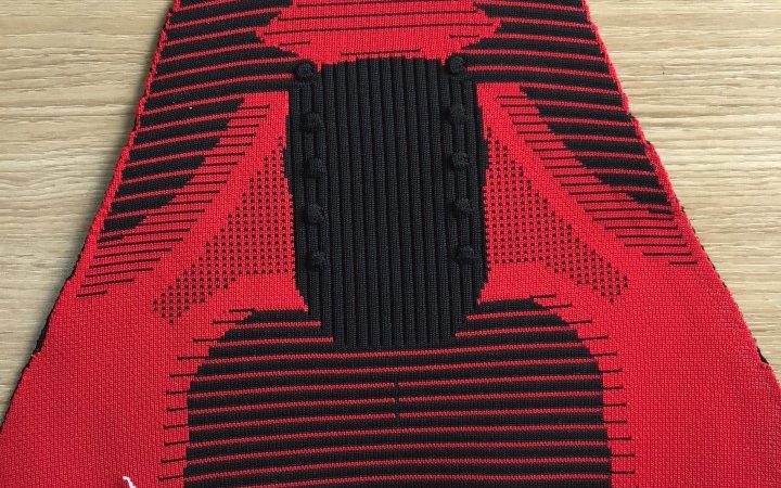 Vải mũ giầy GS 8542 đỏ đen 720x450 - Vải mũ giầy GS 8542 (đỏ đen)