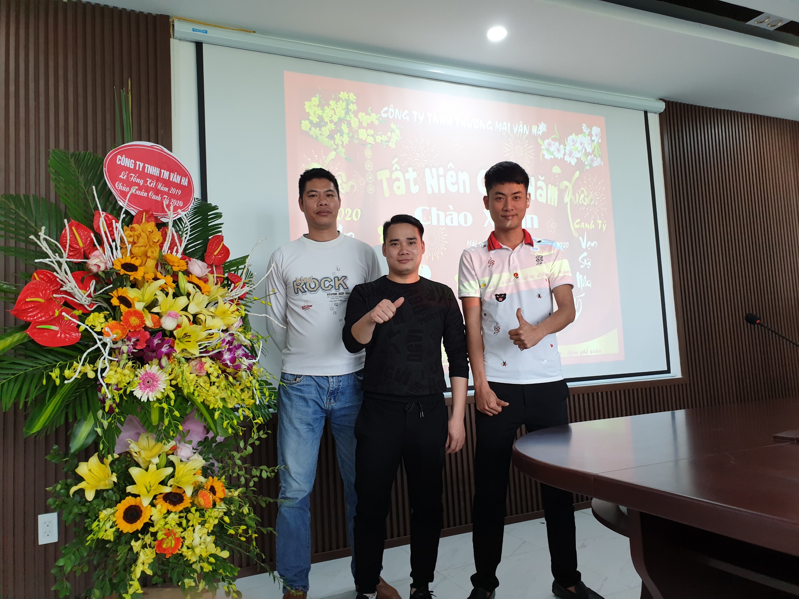 1d798114daa923f77ab8 - Vật tư da giày Vân Hà tổ chức họp tổng kết cuối năm 2019