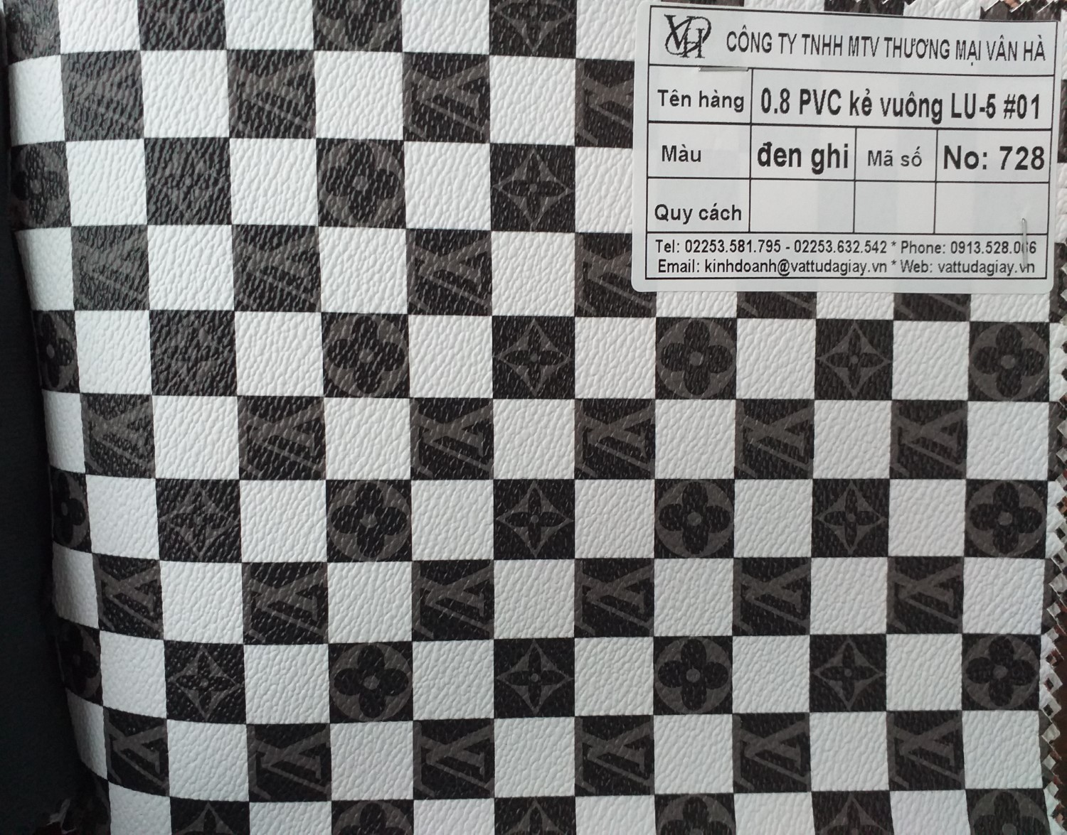 08 pvc kẻ vuông đen ghi lu 51 mã 728 - 0.8 PVC kẻ vuông đen ghi LU-5#1 mã 728